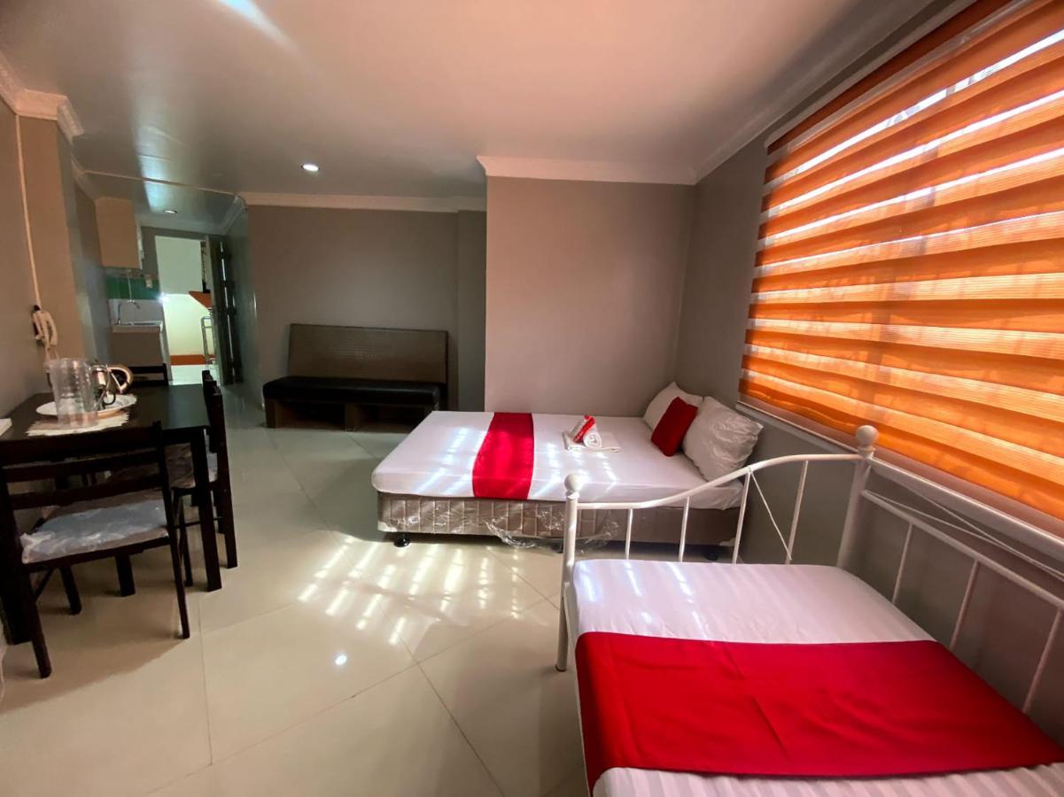 Oyo 104 Manila Venetian Hotel Экстерьер фото