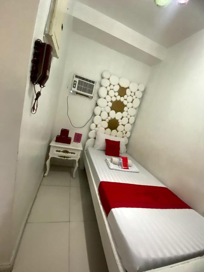 Oyo 104 Manila Venetian Hotel Экстерьер фото