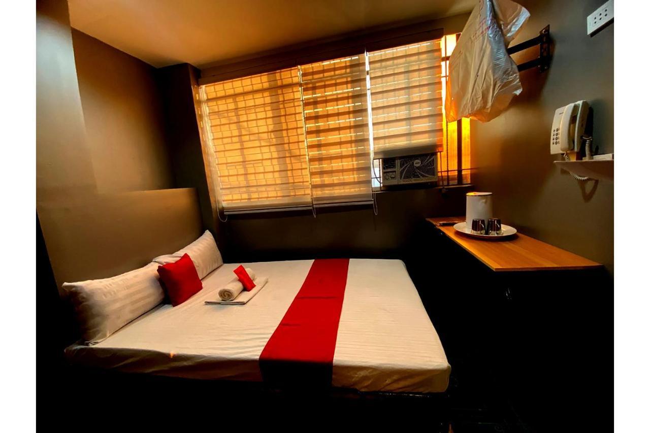 Oyo 104 Manila Venetian Hotel Экстерьер фото