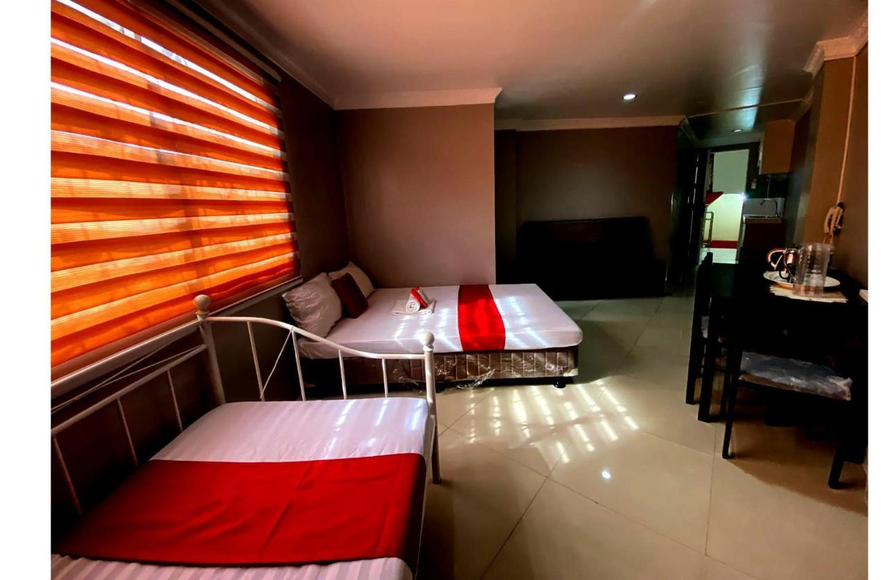 Oyo 104 Manila Venetian Hotel Экстерьер фото